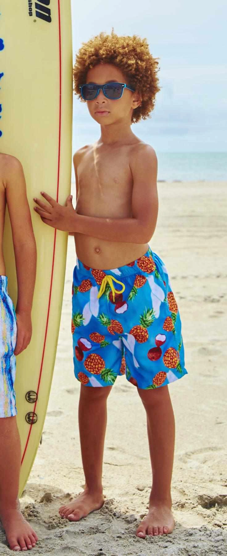 Jungs' Badeshorts: Sommer, Sonne, Spaß! Dein perfekter Look am Strand oder im Pool. Coole Farben, maximaler Komfort!