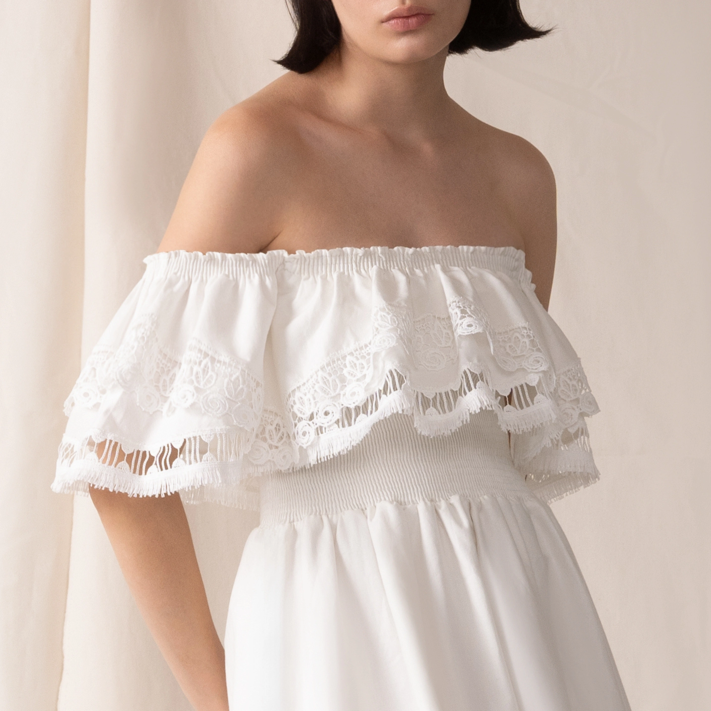 Wyatt Midi Kleid: Sommerzauber pur, dein neuer Lieblingslook für sonnige Tage und laue Nächte.